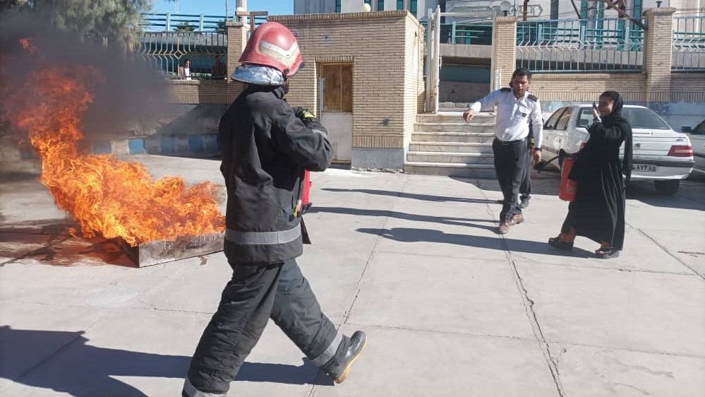 زاهدان-آشنایی بورسیه‌ها با شغل آتش‌نشانی در نمایندگی زاهدان