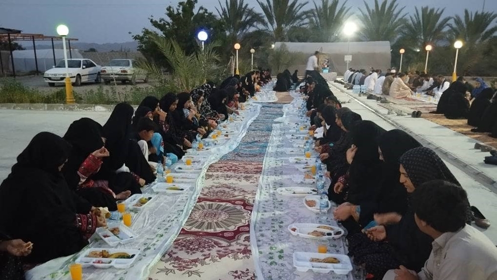 اخبار-برگزاری ضیافت افطار برای بورسیه‌های سراوان و خانواده آن‌ها