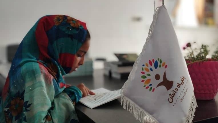 دفتر مرکزی-تهیه و توزیع کتاب برای بورسیه ها به مناسبت روز کتاب، کتابخوانی و کتابدار 